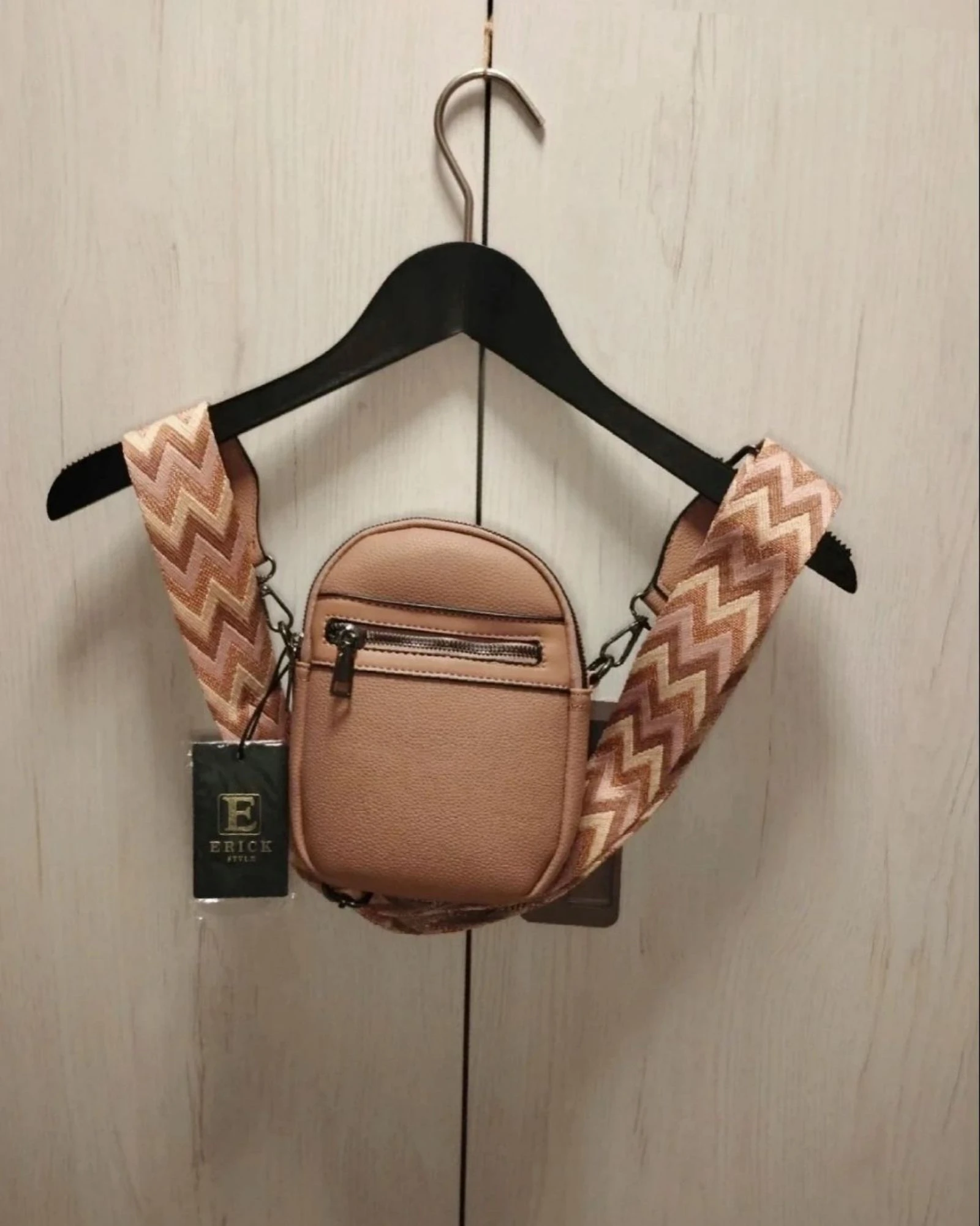 Bolso bandolera con asa ancha Chevrón